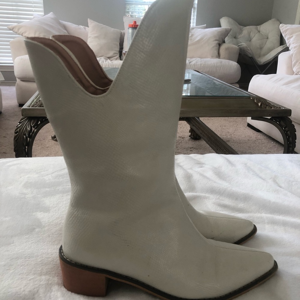 White boots - Picture 2 of 4